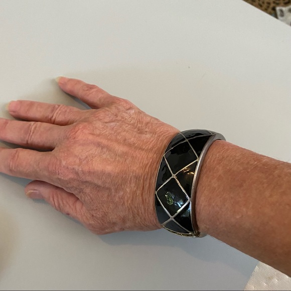 Vintage Enamel & Silver Tone Bangle Bracelet - Picture 5 of 5